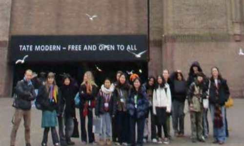 Students in front of the Tate gallery